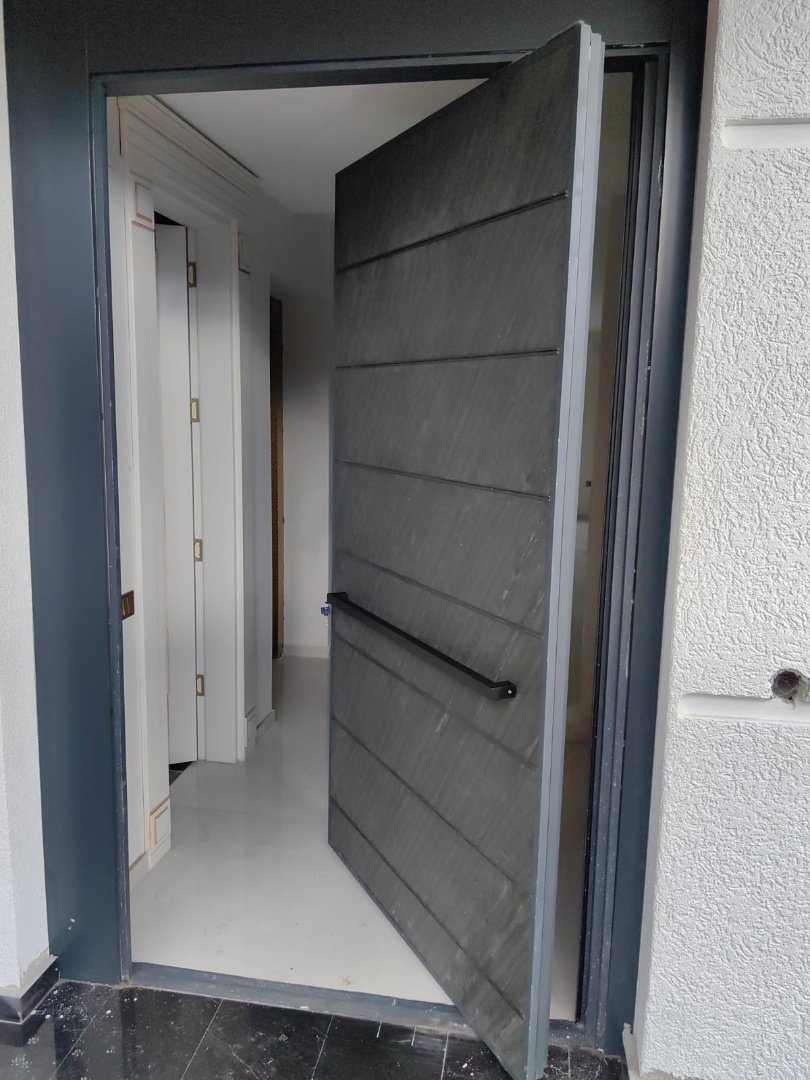 718B26C6-De24-45F0-9F2C-4985540A4745