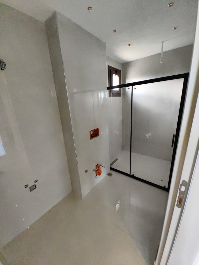 B8De2Fb2-4C8B-411E-9E55-0C87F99B627B