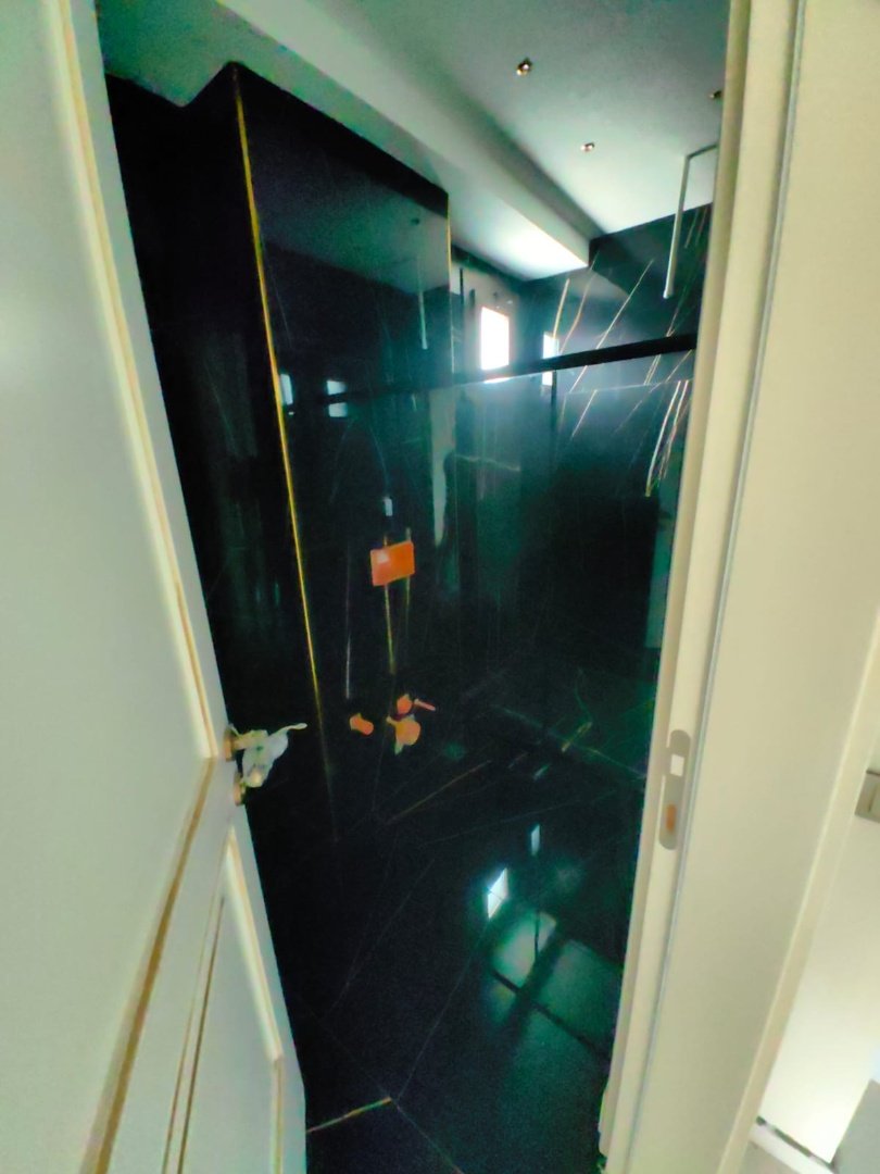 012E29B9-15B7-4F5E-852A-112E5Ec8C18D