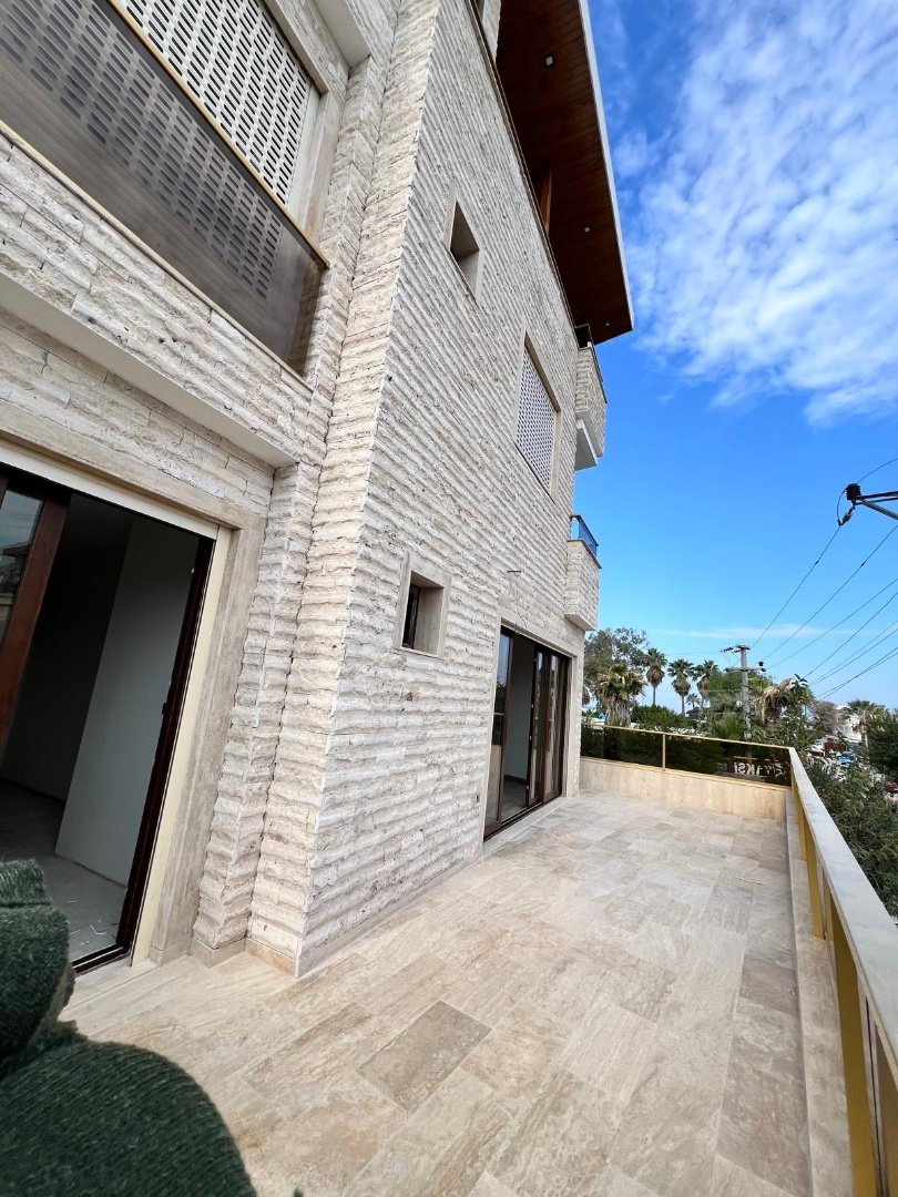 1300F480-81C7-48A8-9F9A-31F2Ad158974