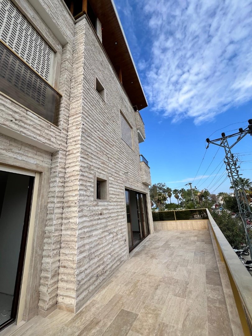 D1F9C326-2D43-451C-B0D1-257704851084