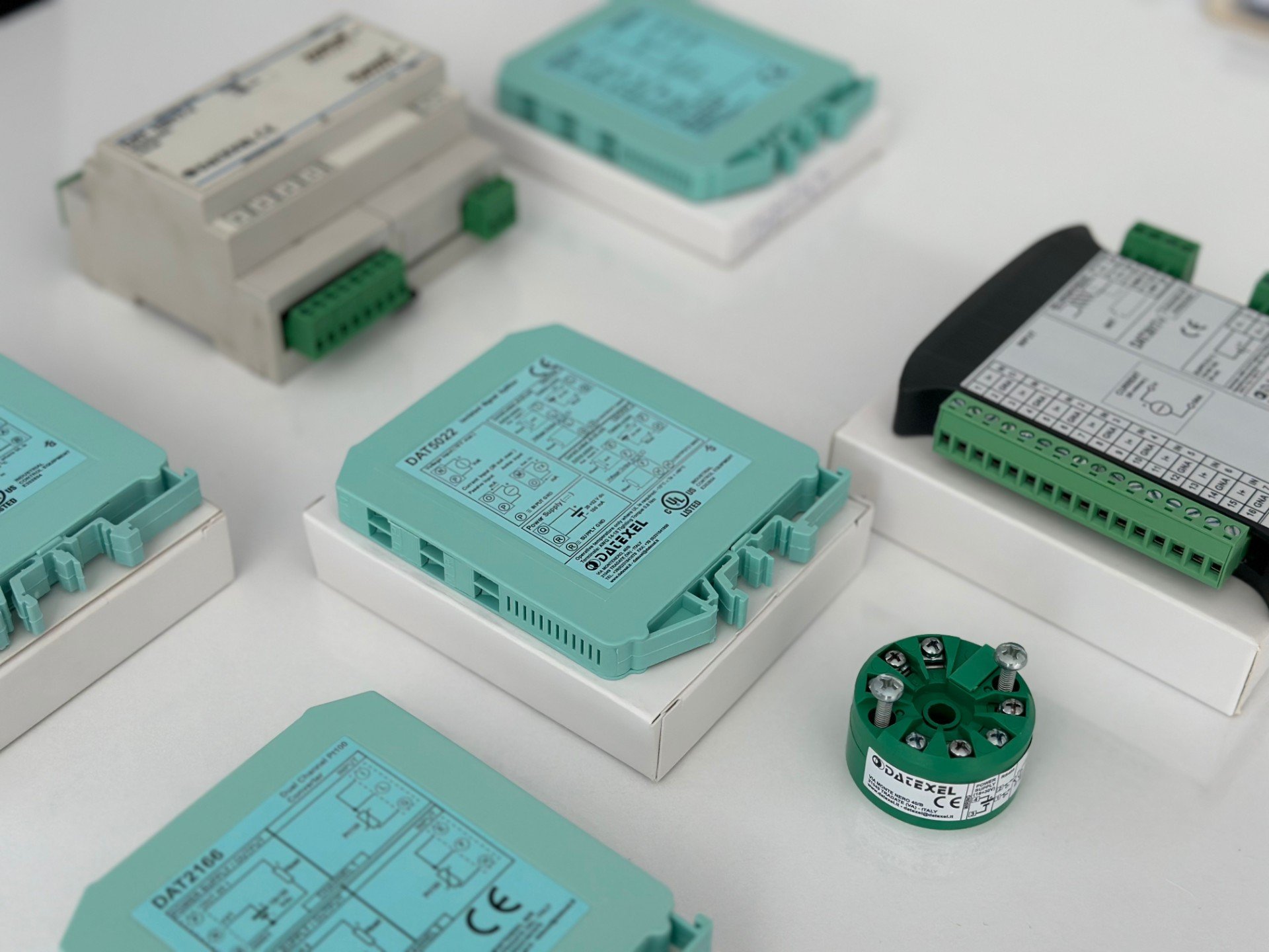 Datexel Signal Isolators and Converters by RST – Reliable Solutions for Industrial Automation in Turkey