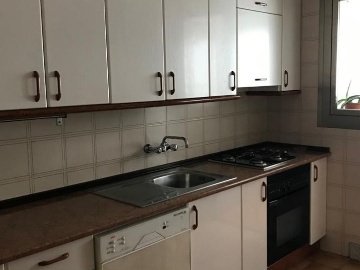 DETACHED VILLA WITH GARDEN FOR RENT