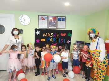Manavgat Belediyesi Side Kreş ve Gündüz Bakımevinde Maske ve Beyaz Renk Partisi