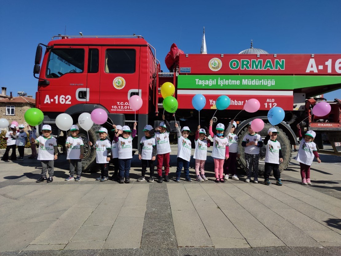 c3e714a5-c4d9-4da2-a994-a053138322ce