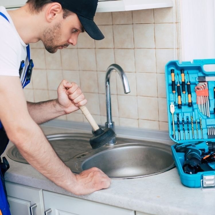 Su-Tesisatcisi-Mutfak-Gideri-Acma