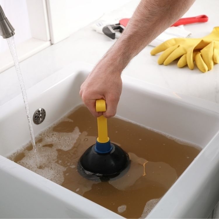 Su-Tesisatcisi-Balkon-Gideri-Acma