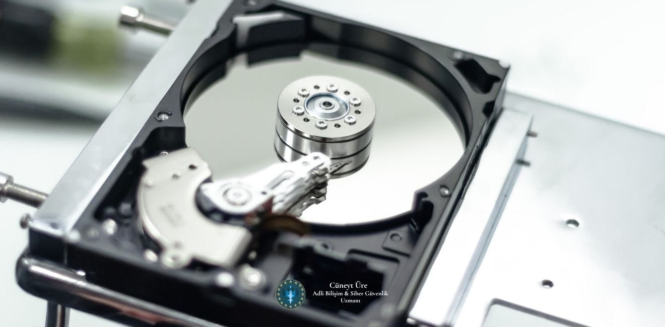 Adli Bilişim Nedir? Dijital Delillerin Hukuktaki Rolü