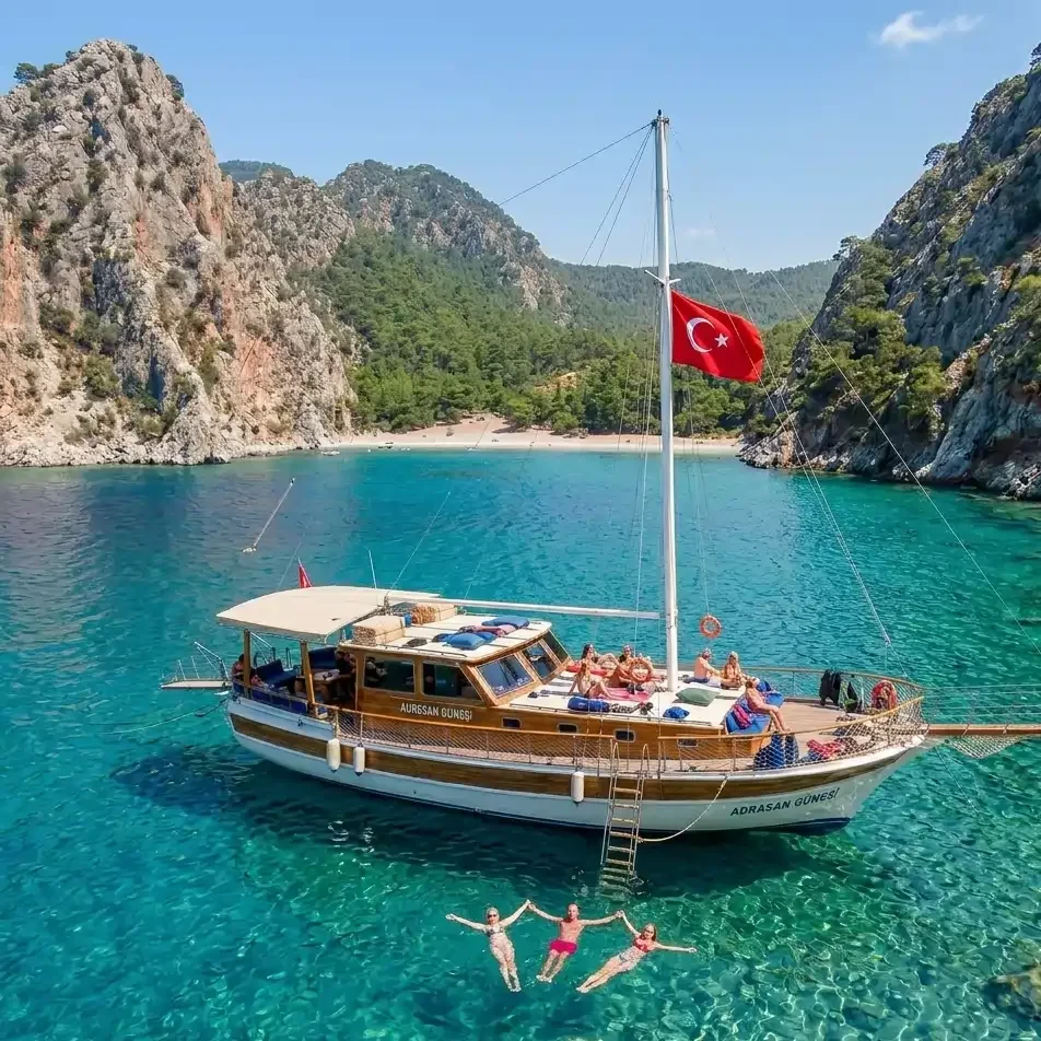 Kundu Boat Tour to Porto Ceneviz