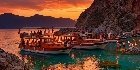 Wyspa Suluada widziana z morza wieczorem