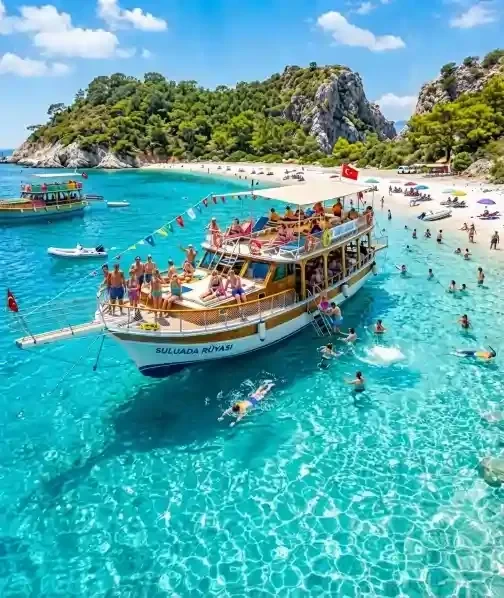 Akseki-Bucht bei Adrasan mit türkisfarbenem Wasser