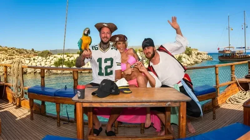 Pirate crew and parrot photo on the Antalya pirate boat tour