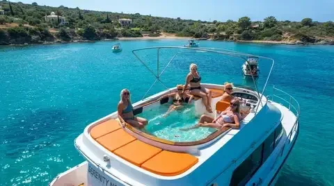 Джакузи на палубе частной VIP-яхты в Анталии