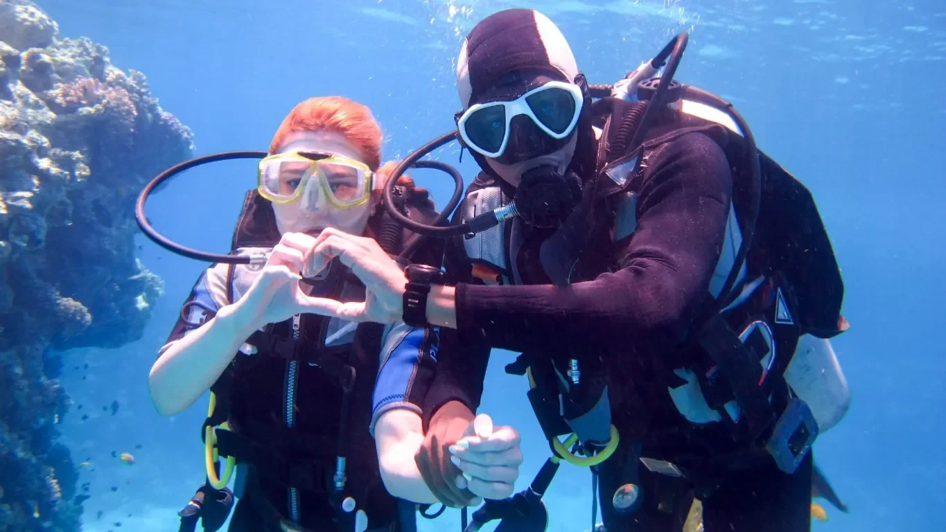Two divers underwater on a family-friendly dive trip from Belek, Antalya