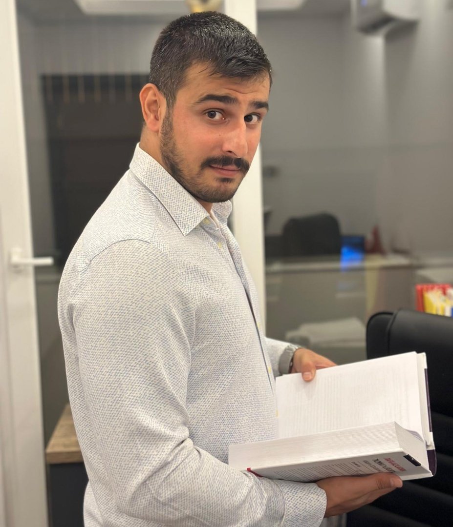 Avukat Devrim Demircioğlu ofis çalışması