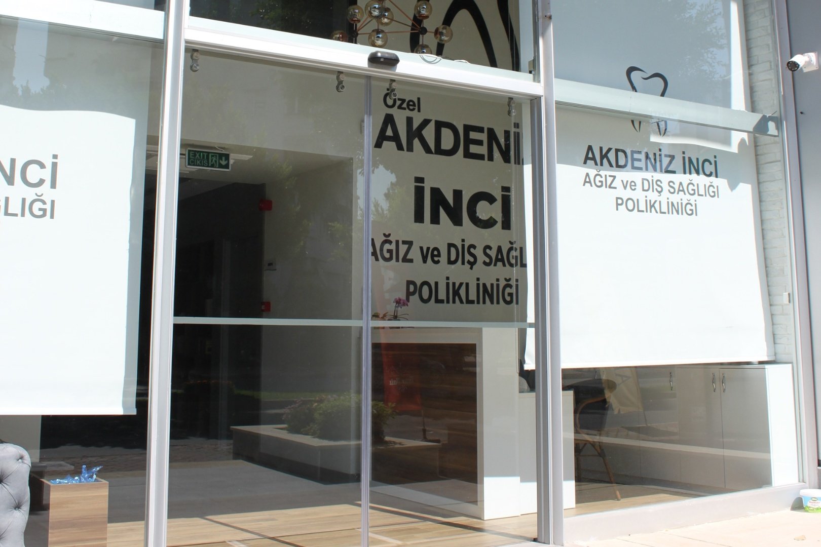 AKDENİZ İNCİ AĞIZ VE DİŞ POLİKLİNİĞİ