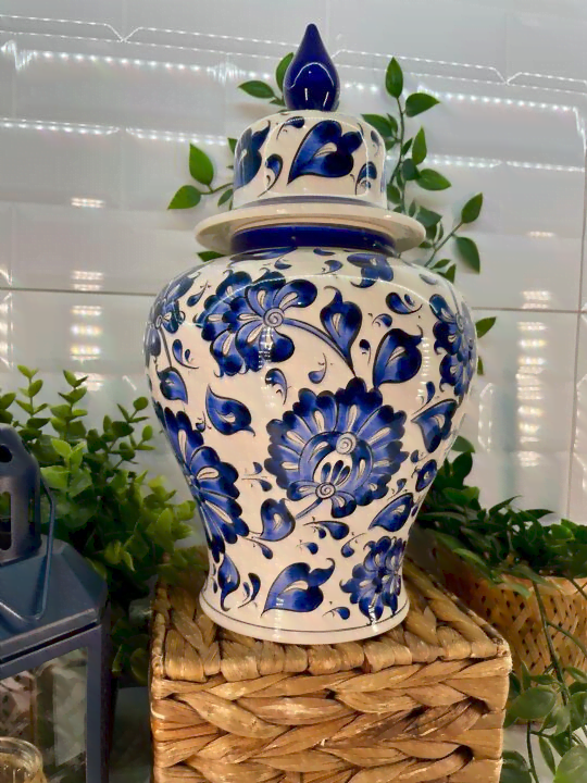 İznik Çini Vazo Lotus Motifi