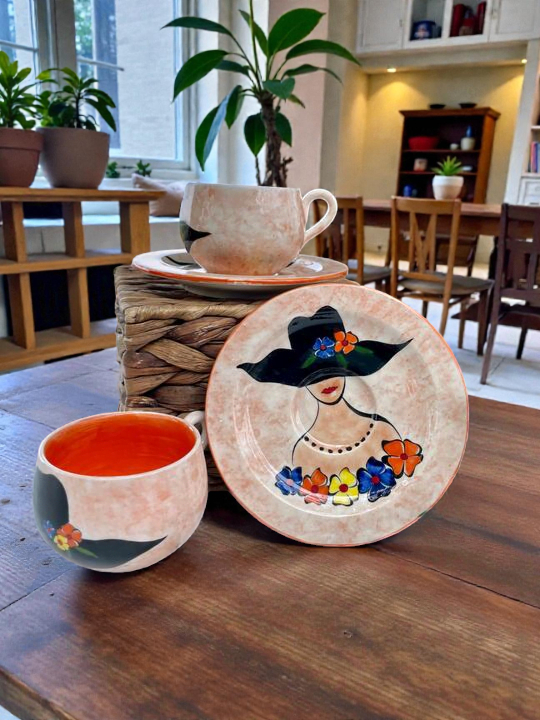 Şapkalı Kadın Figürlü 2'li El Yapımı Seramik Fincan Takımı