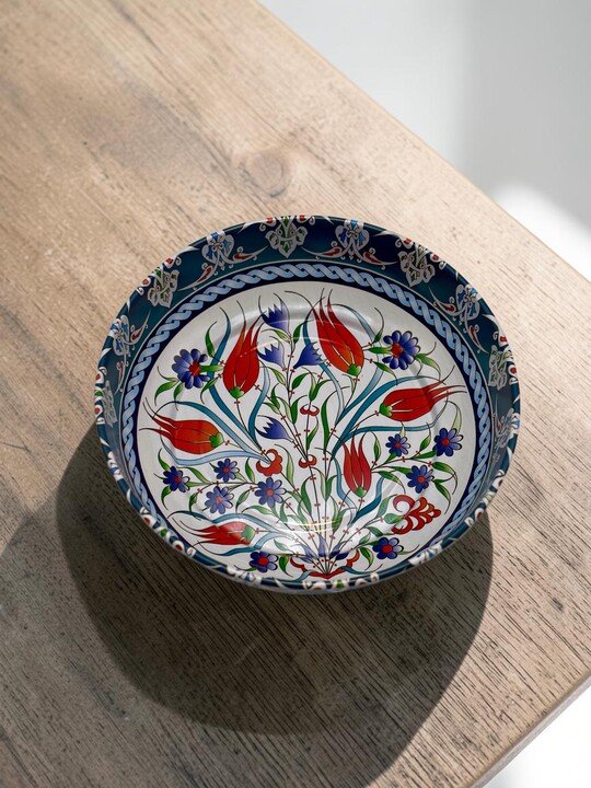 Çini Desenli Kırmızı Laleli Metal Tabak