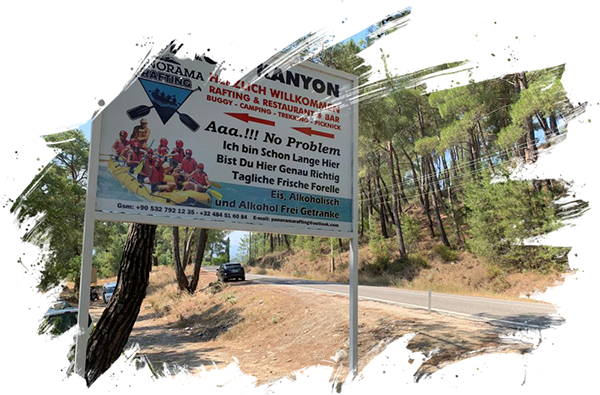 Köprülü Kanyon yolu üzerinde Panorama Rafting ve trekking rotalarını gösteren tanıtım tabelası.