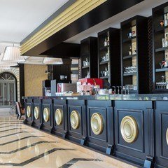 Lounge Bar-Patisserie
