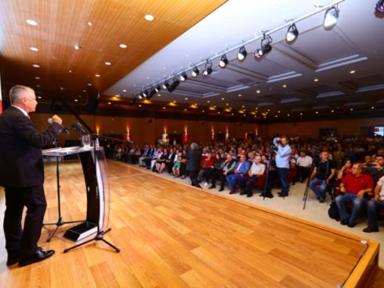 HALKIYLA PAYLAŞAN BAŞKAN