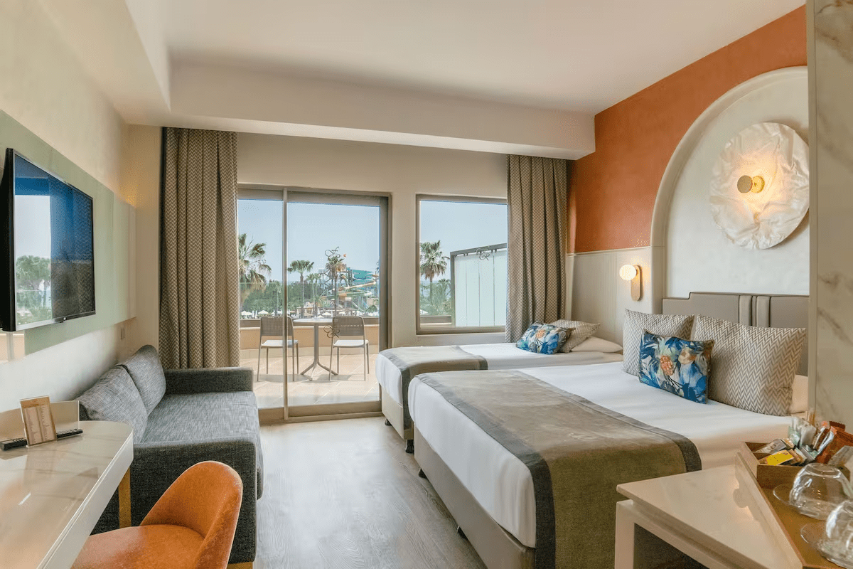 Fame Residence Lara Room