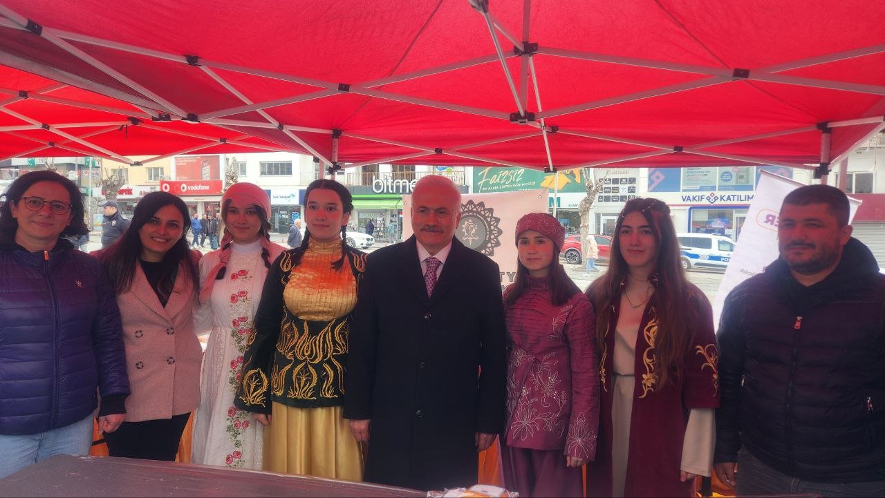 photo_6003372735524355814_y