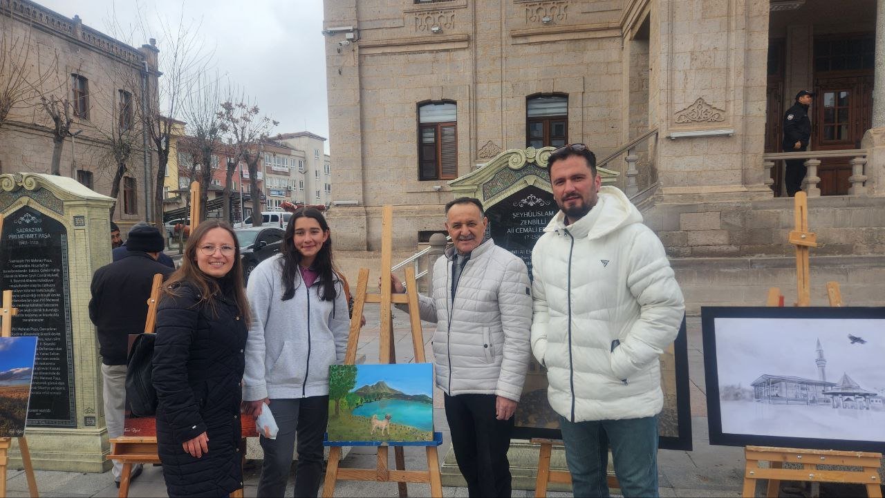 photo_6003372735524355821_y