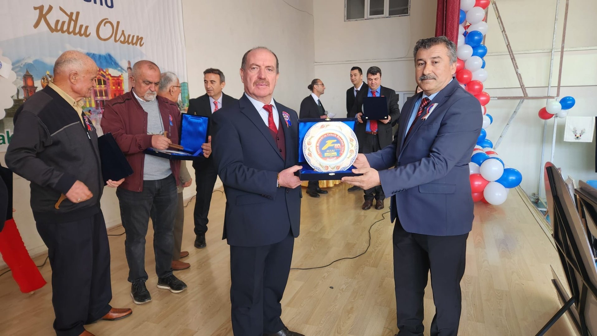 9A5B1F63-C334-4762-900A-8Bbce1A7C170