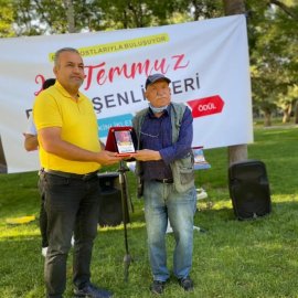 Gazetecilik Değer Ödülü Naci Karaköy'e ATSO Başkanı Cüneyt Göktaş verdi