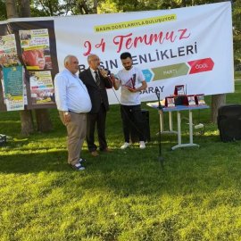 Meslekte 40 Yılı Dolduran Gazeteci Ali Genç'e plaketini Necati Coşkuner verdi