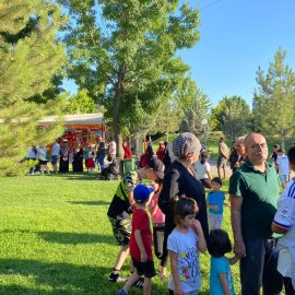 Basın Şenlği Demirci Belediyesi ve Köyet tarafından sucuk ekmek dağıtıldı