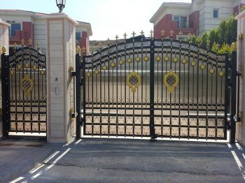 Çift Kanatlı Ferforje Kapılar ile Estetik ve Güvenli Giriş Çözümleri