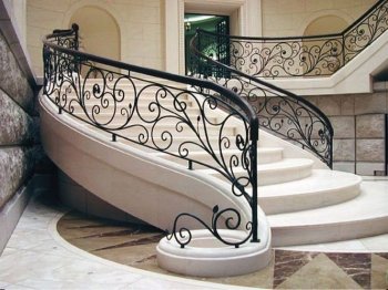 Ferforje Merdiven Korkulukları ile Estetik ve Güvenlik Çözümleri