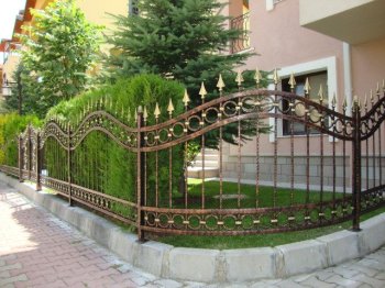 Ferforje Bahçe Korkulukları ile Güvenlik ve Estetik Çözümleri